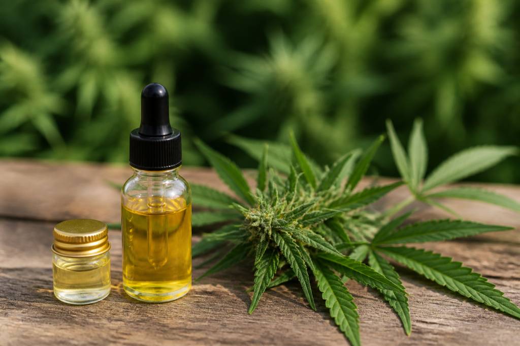 Cbd huile essentielle : usages, bienfaits et précautions à connaître